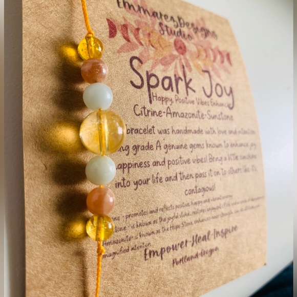 NWT ✨Spark Joy✨ 8mm Positive Vibes Healing Energy Gemstone Crystal Bracelet ✨ - Picture 4 of 6